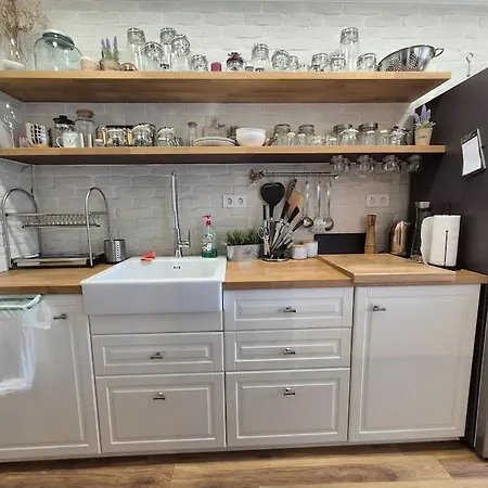 у дома Apartment Warna