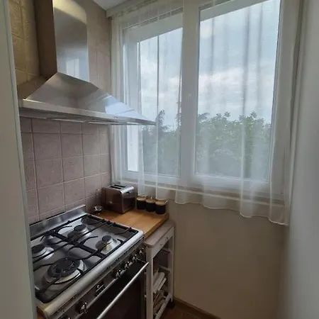 у дома Warna